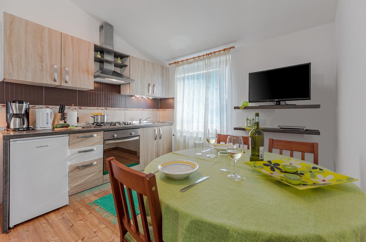 Apartment San Ližnjan エクステリア 写真